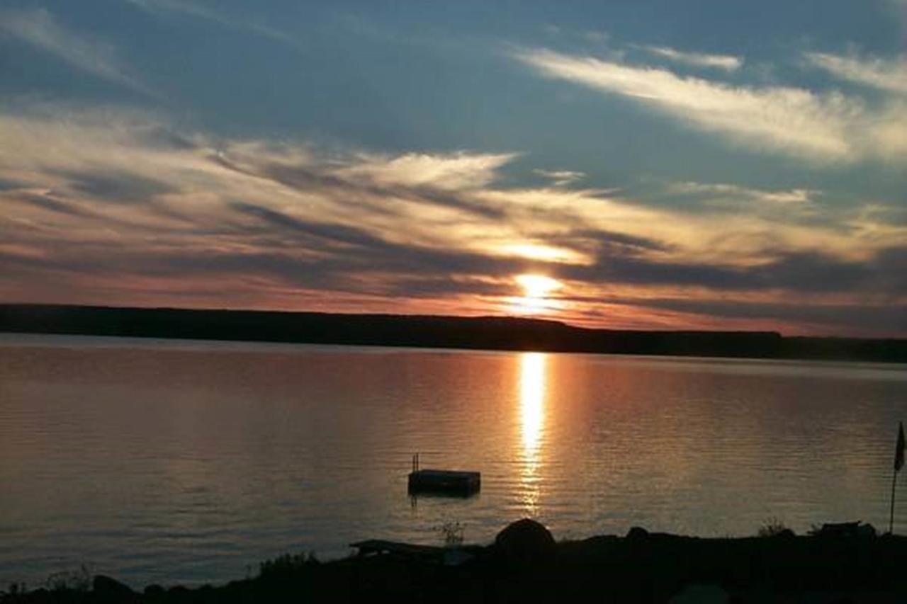 Wee Point Resort Manitowaning エクステリア 写真
