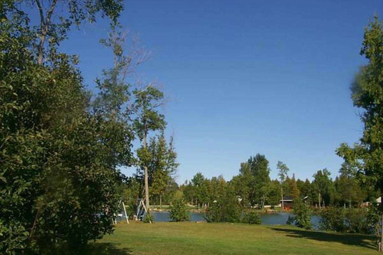 Wee Point Resort Manitowaning エクステリア 写真