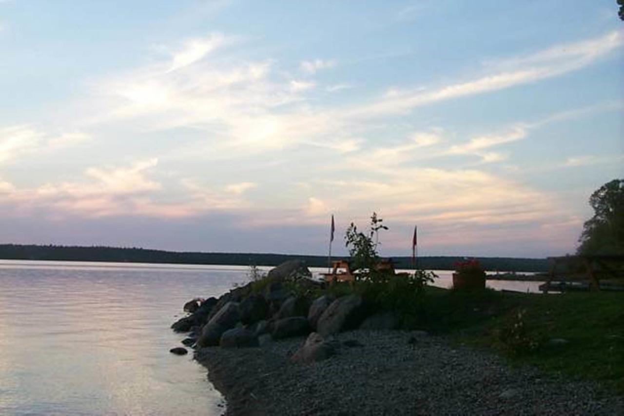 Wee Point Resort Manitowaning エクステリア 写真