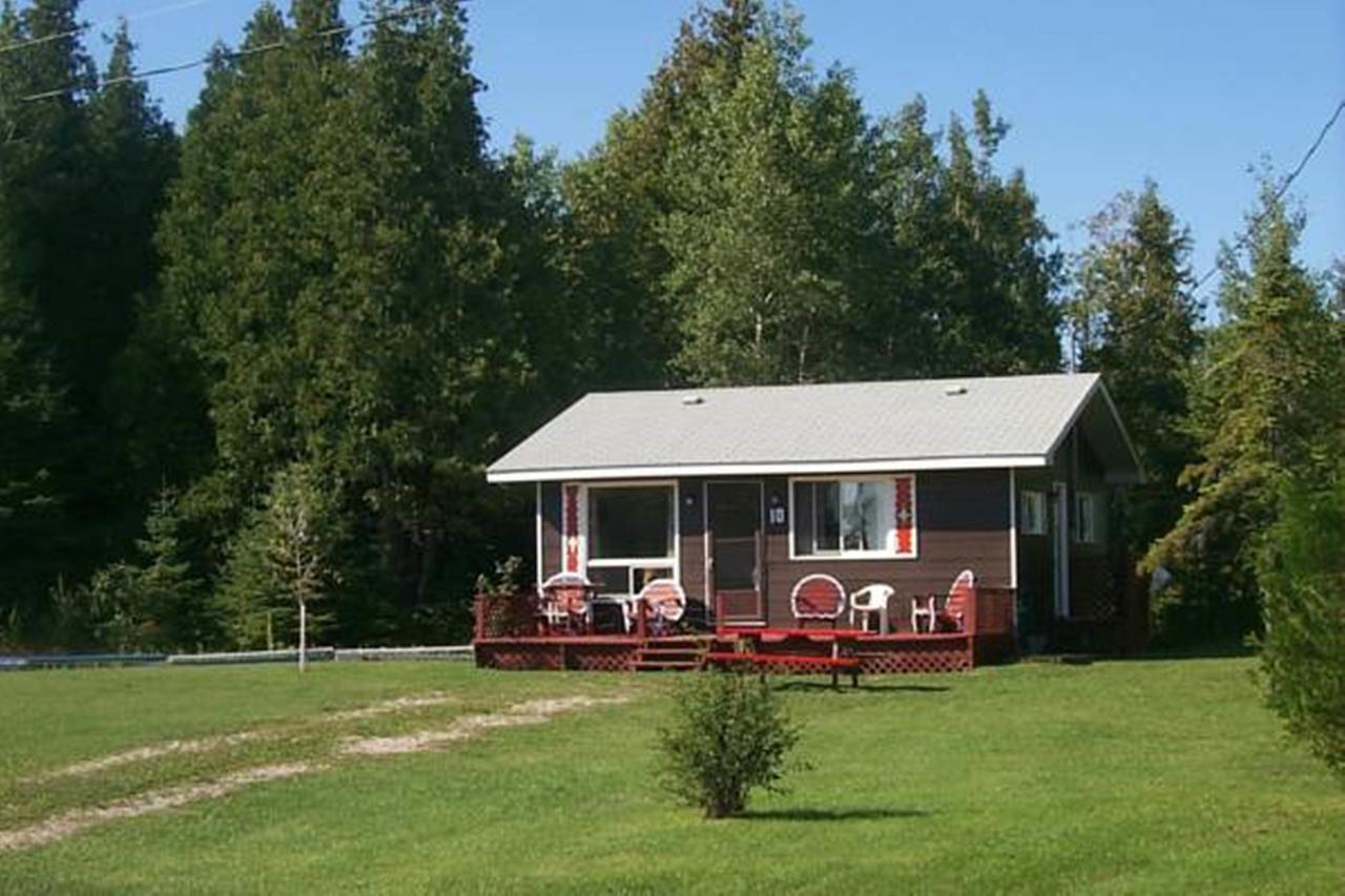 Wee Point Resort Manitowaning エクステリア 写真