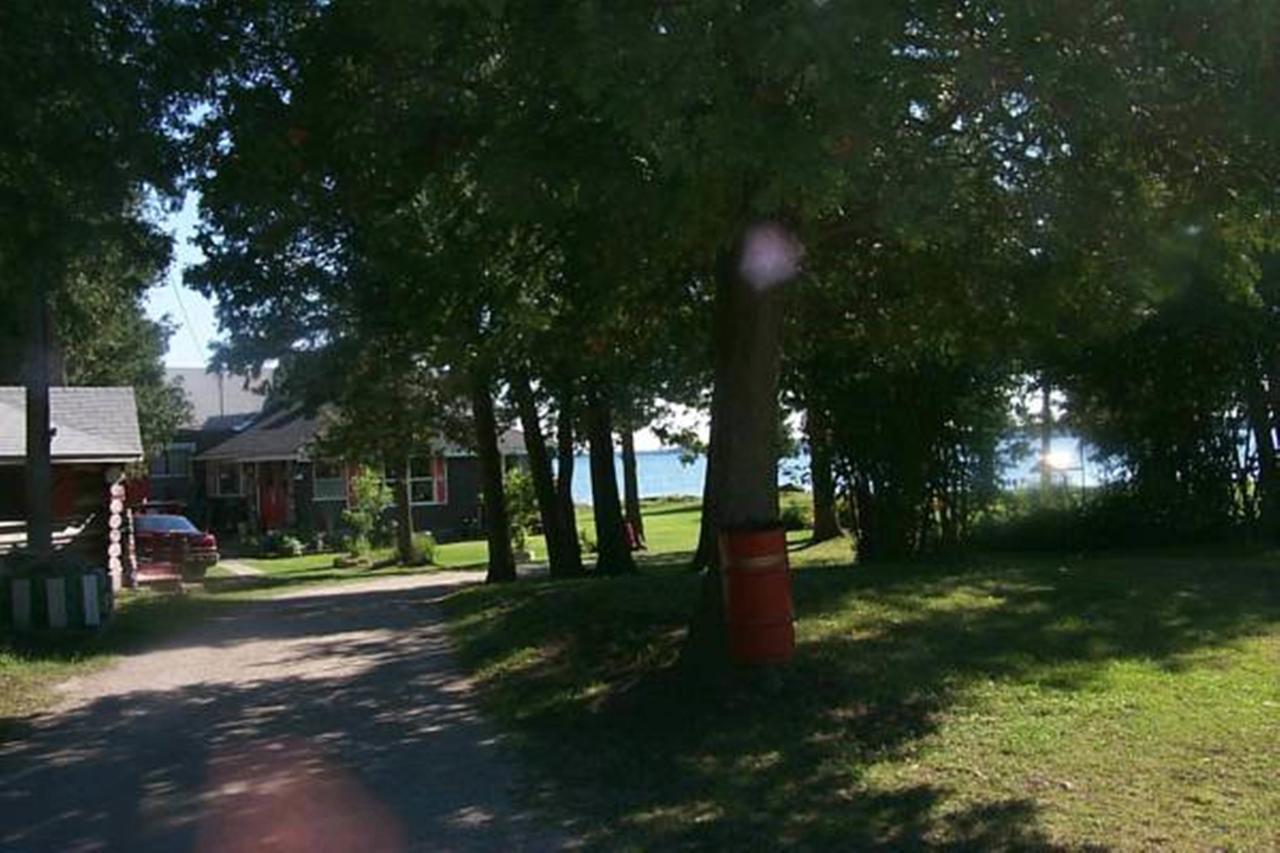 Wee Point Resort Manitowaning エクステリア 写真