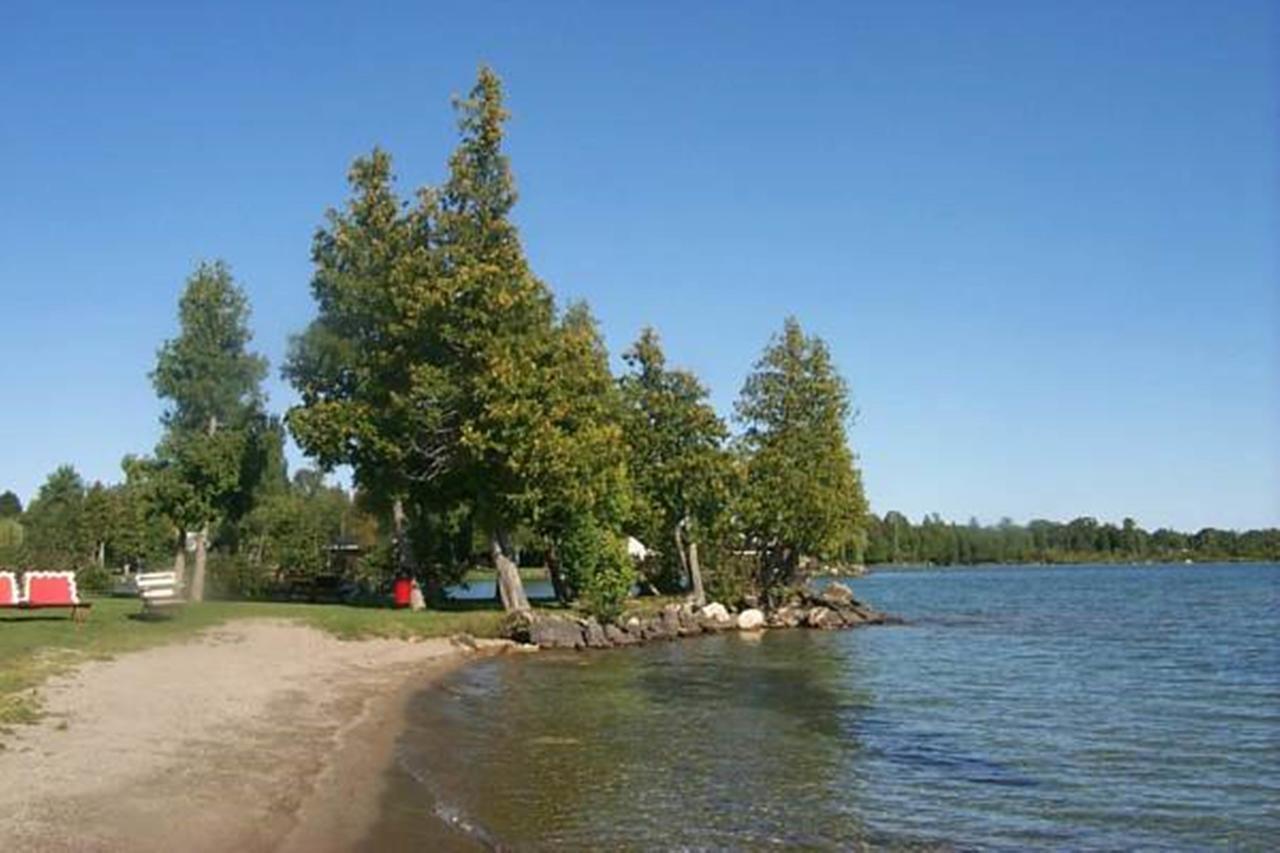 Wee Point Resort Manitowaning エクステリア 写真